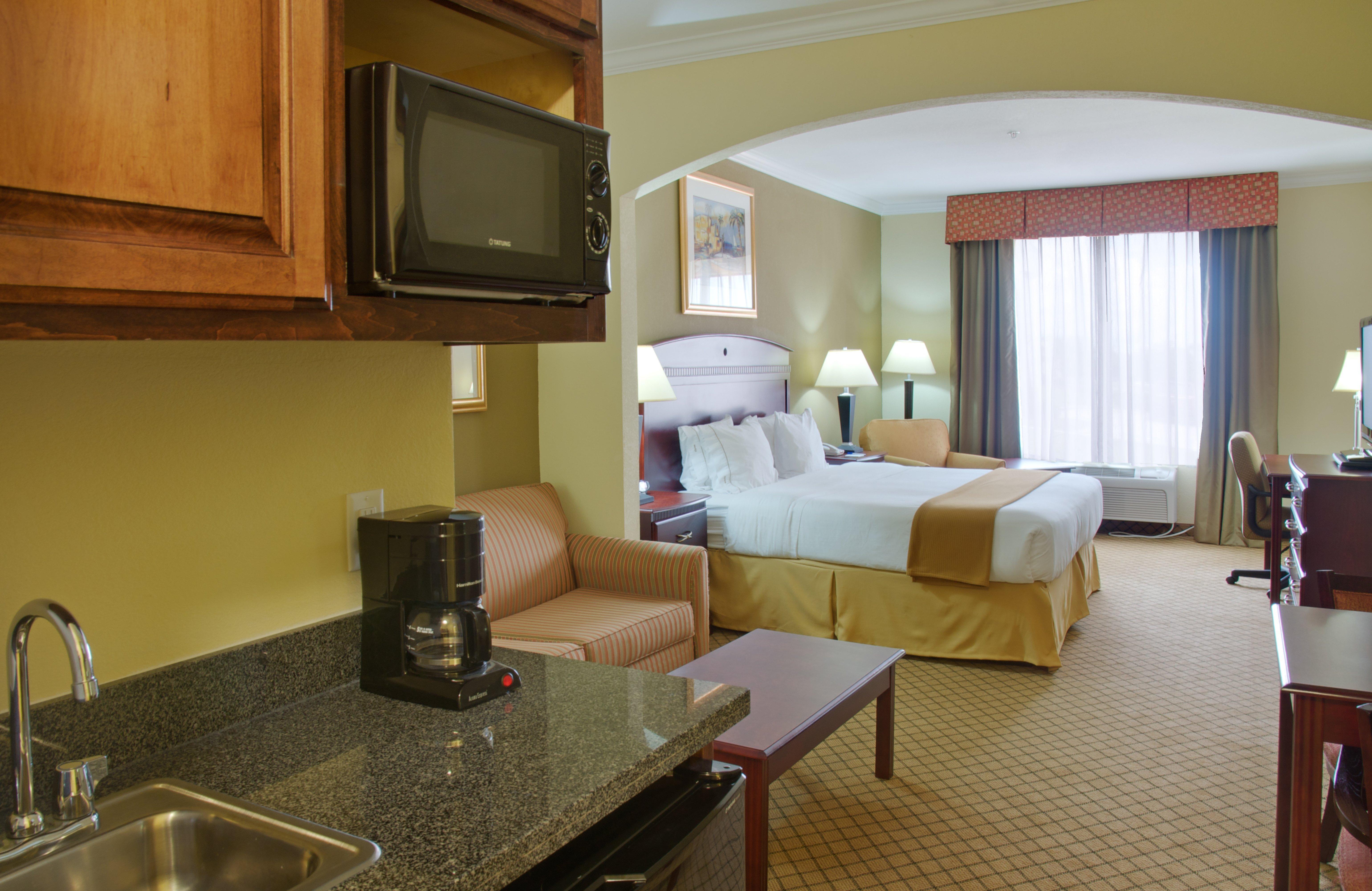 Holiday Inn Express Hotel & Suites Winnie By Ihg Room photo