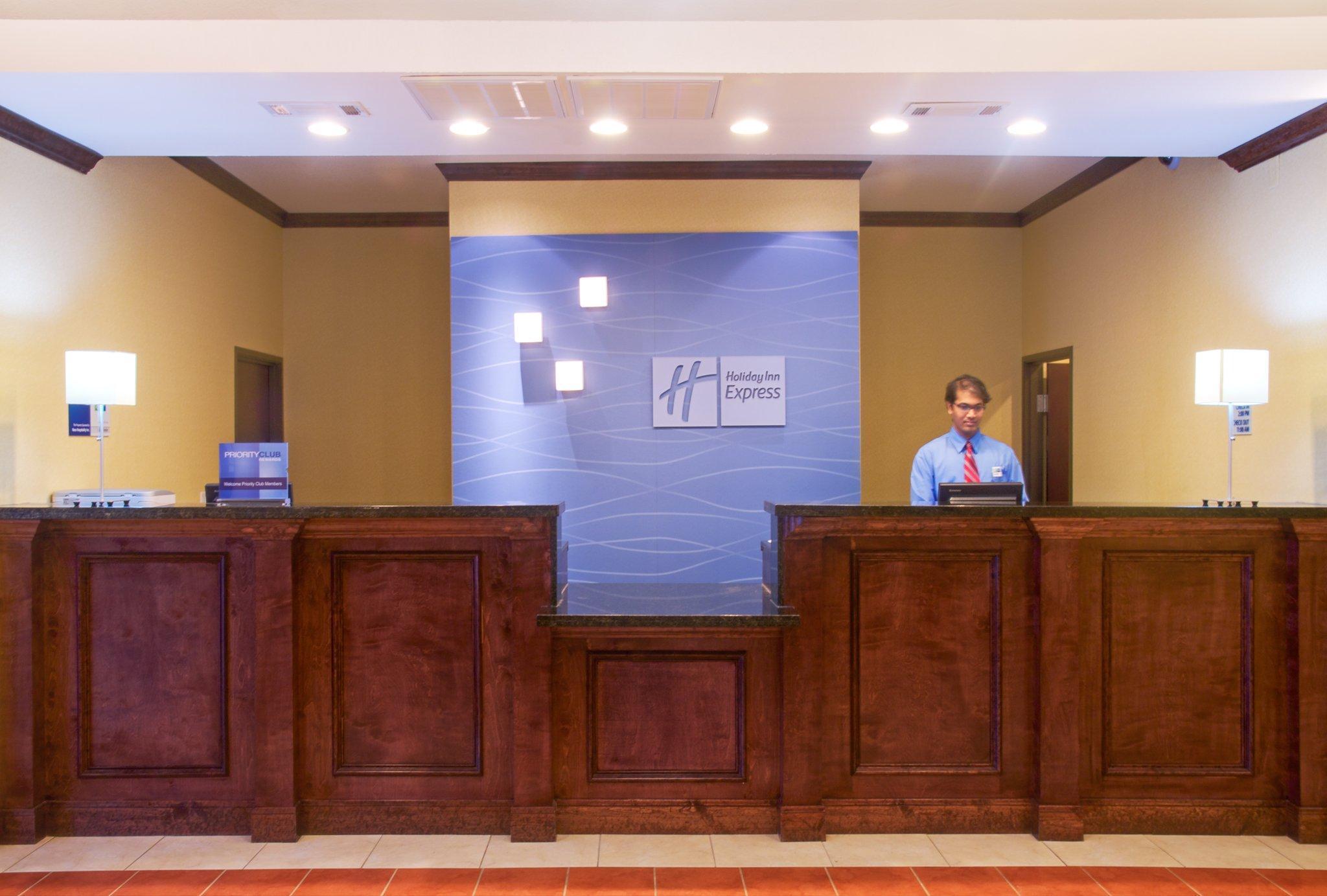 Holiday Inn Express Hotel & Suites Winnie By Ihg Exterior photo