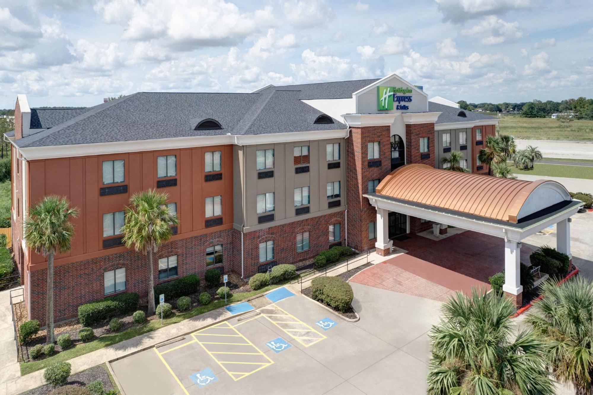 Holiday Inn Express Hotel & Suites Winnie By Ihg Exterior photo