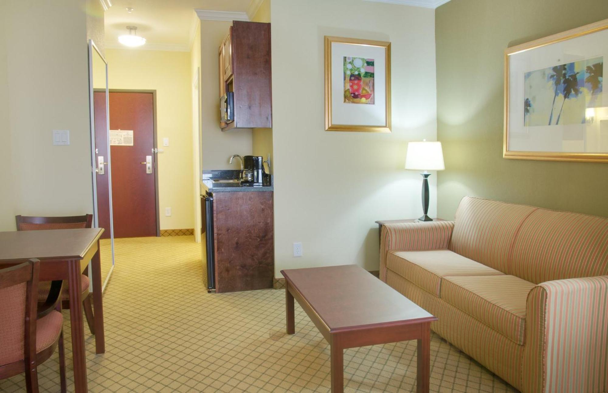 Holiday Inn Express Hotel & Suites Winnie By Ihg Exterior photo