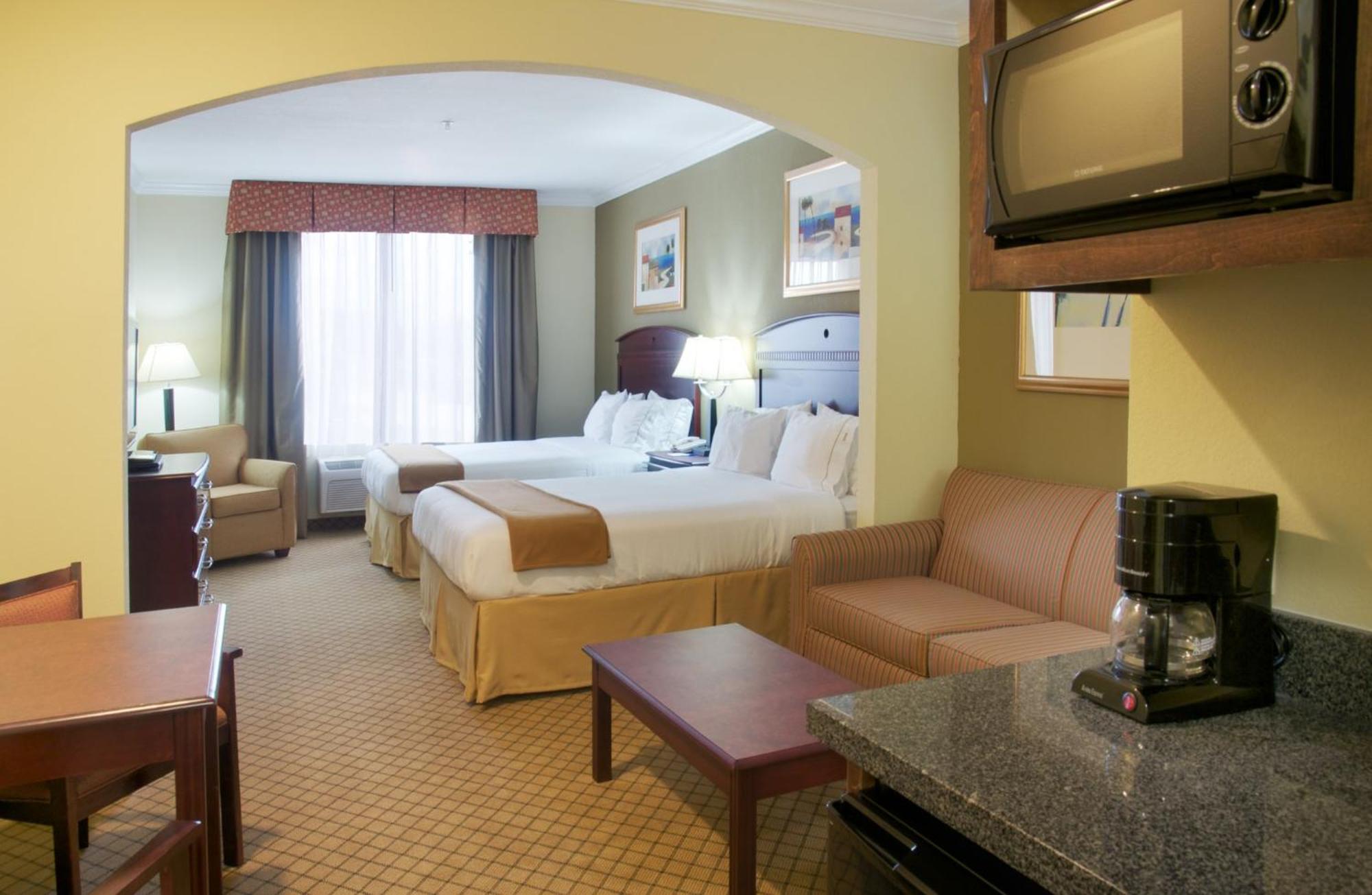 Holiday Inn Express Hotel & Suites Winnie By Ihg Exterior photo
